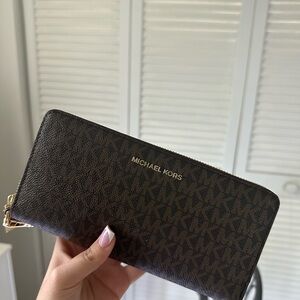 Michael Kors Jet Set Signature Zip Around Wristlet Wallet Brown Gold Like New